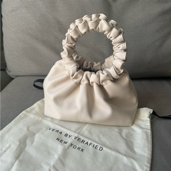 NEW Verafied NY Cream Cloud Bag - Picture 1 of 6